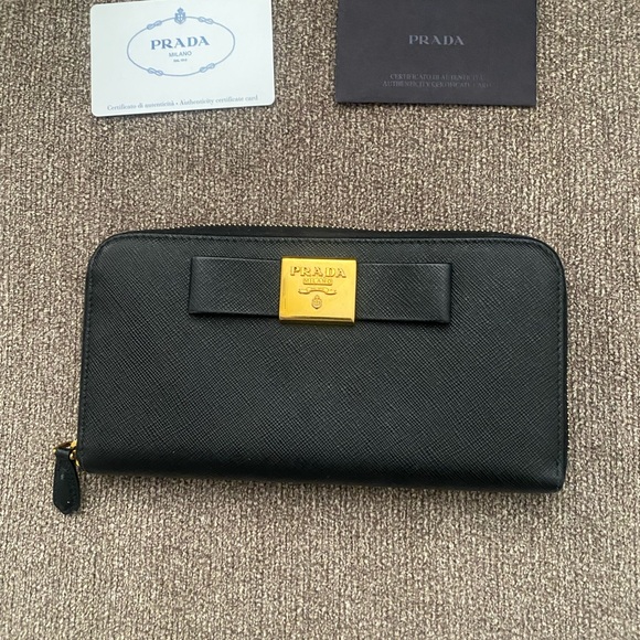 SOLD *** Preloved Prada Saffiano Fiocco Bow Zip Around Wallet Black - Picture 1 of 14
